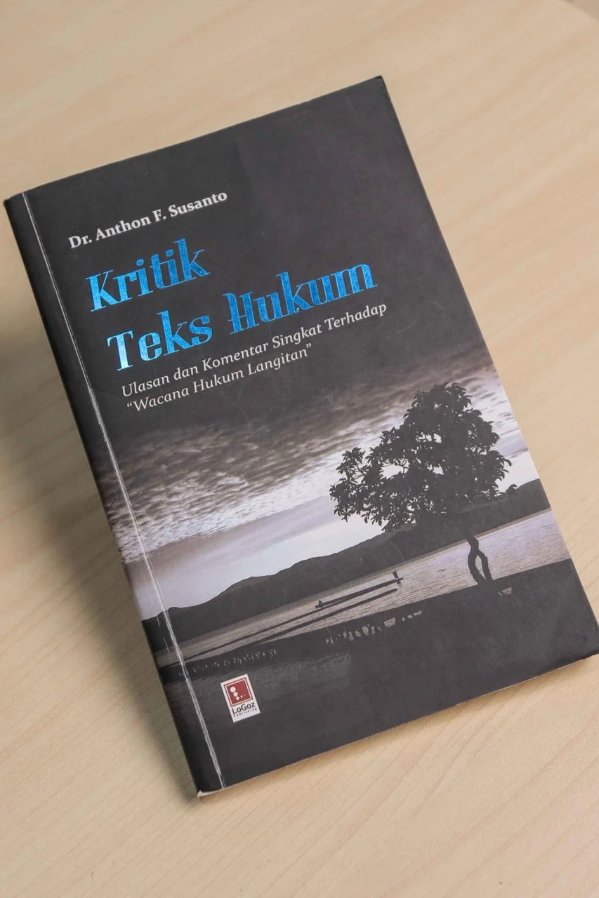 Sampul Kritik Teks Hukum