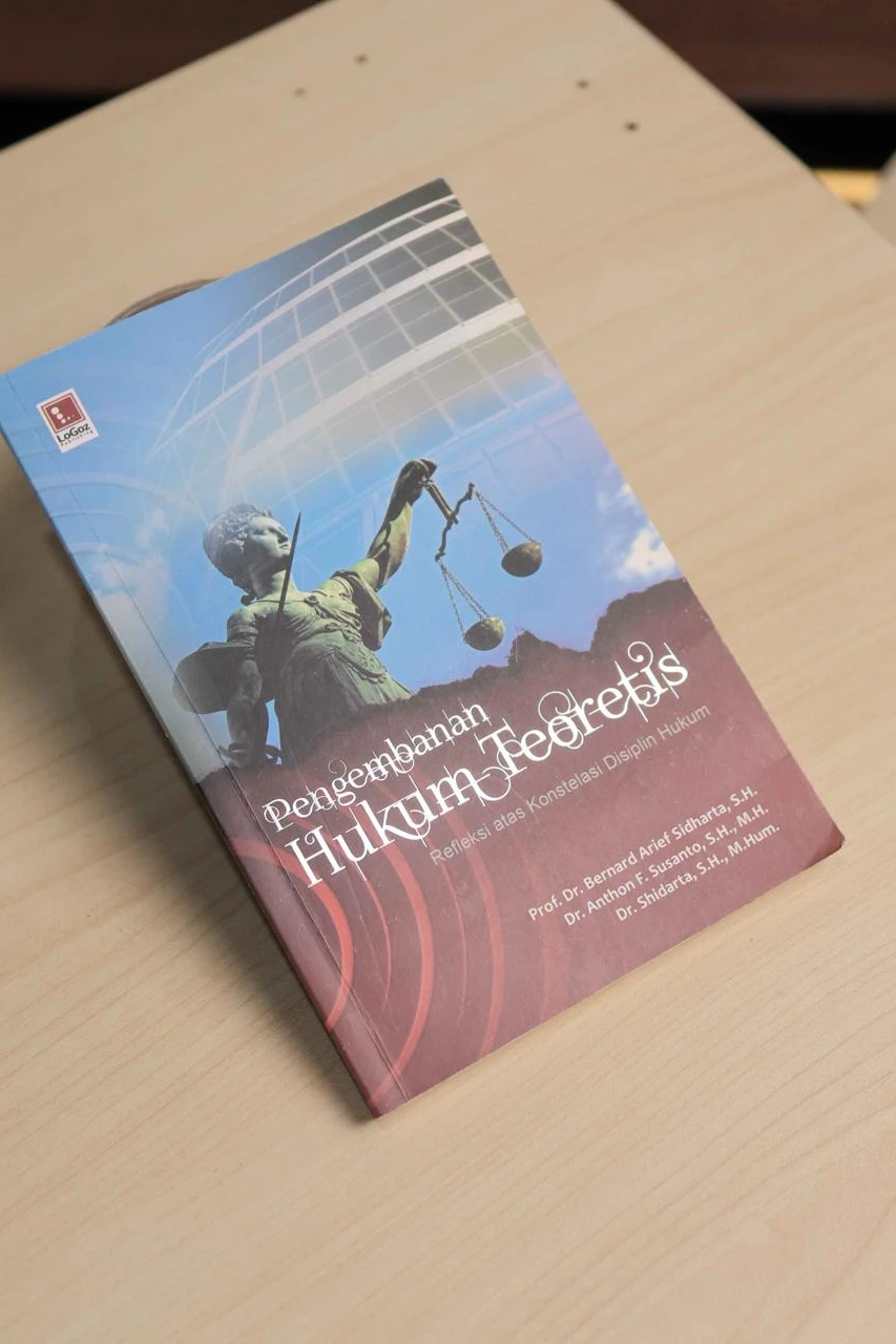 Sampul Pengembanan Hukum Teoretis