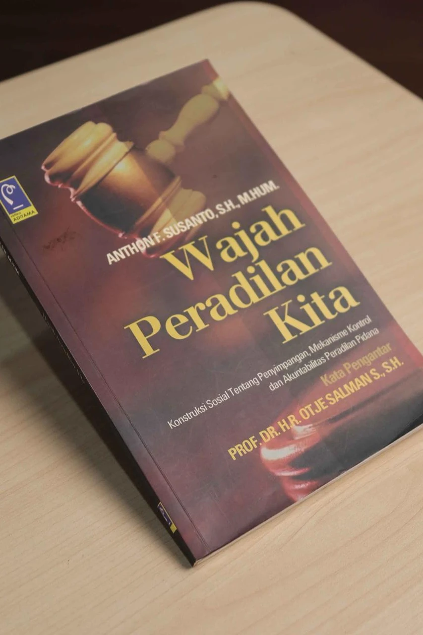 Sampul Wajah Peradilan Kita