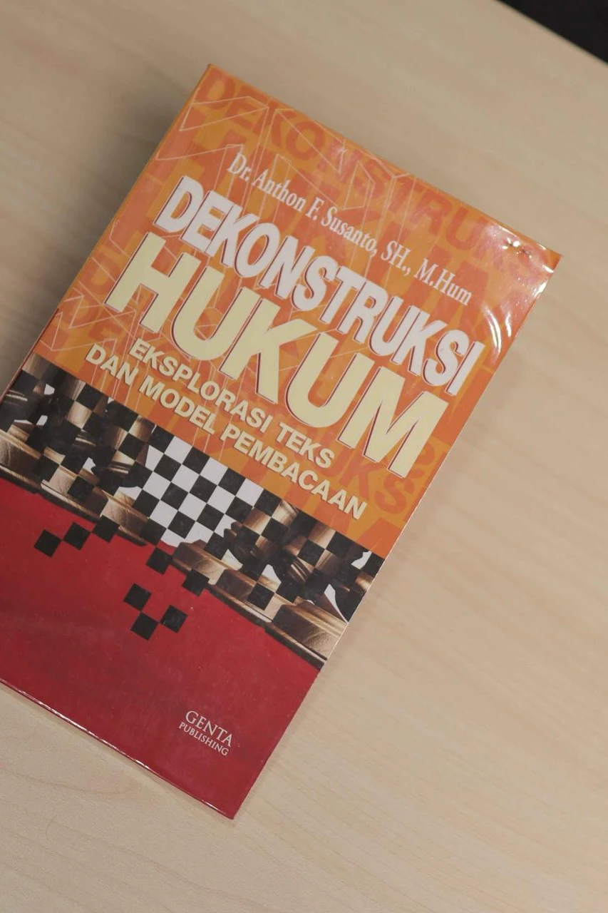 Sampul Dekonstruksi Hukum